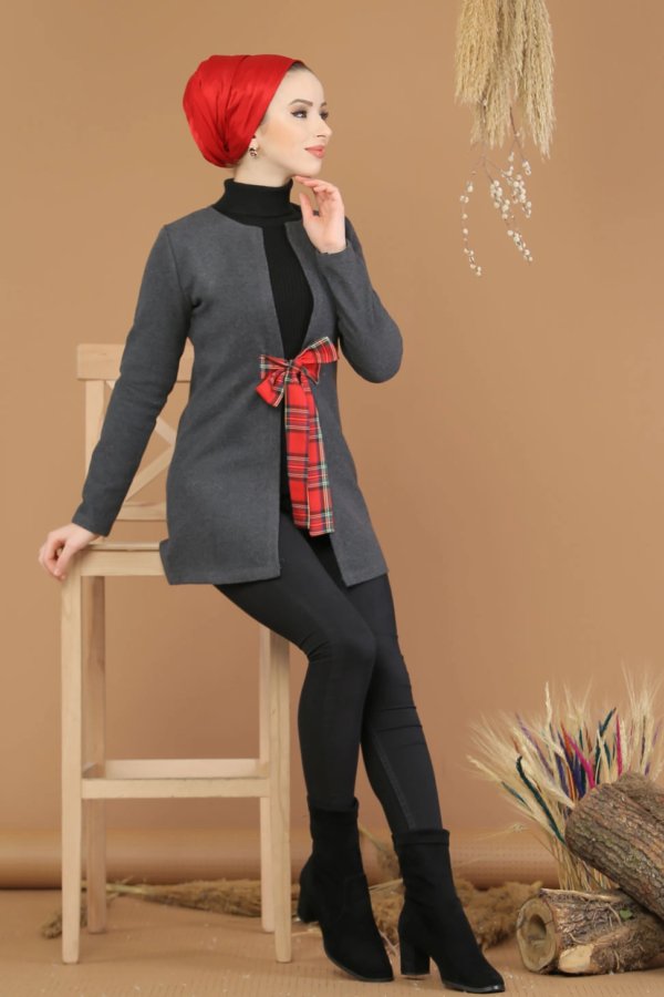 سترة نسائية رمادية مع رباط أحمر تصميم رائع و جذاب – صناعة تركية