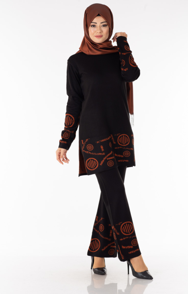 طقم نسائي أسود مطبوع تصميم حديث و جذاب - صناعة تركية