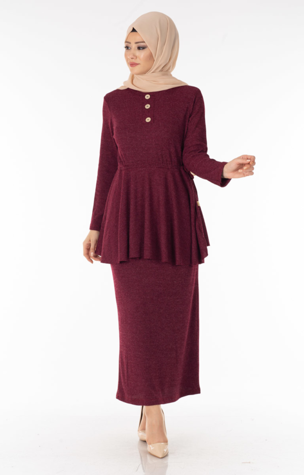 طقم نسائي بورجوندي تصميم حديث و رائع - صناعة تركية