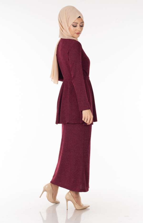 طقم نسائي بورجوندي تصميم حديث و رائع - صناعة تركية