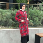 كاب نسائي أحمر مخطط تصميم حديث و جذاب - صناعة تركية