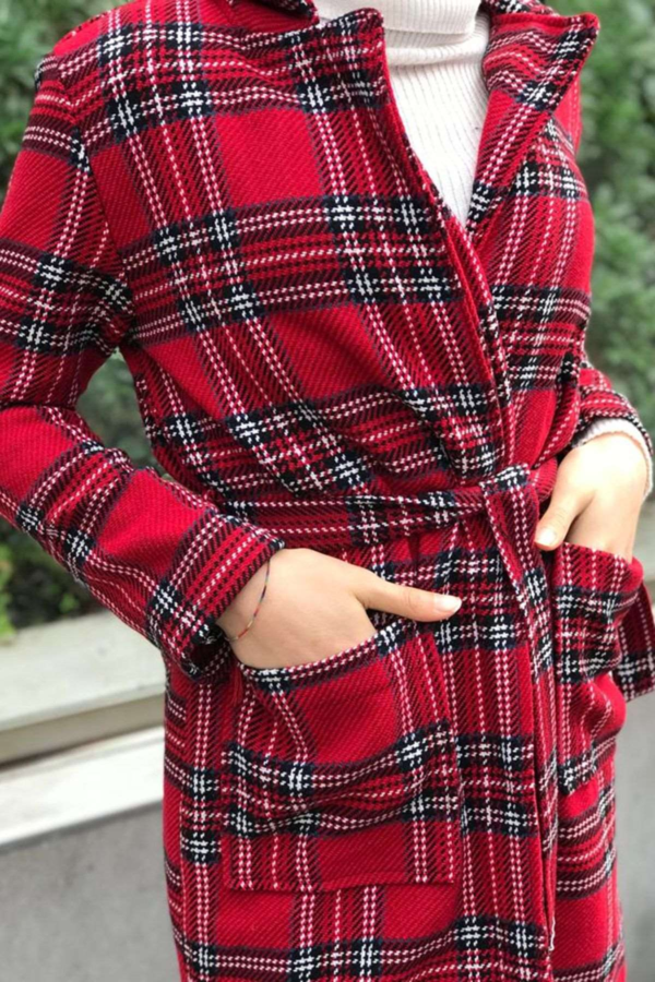 كاب نسائي أحمر مخطط تصميم حديث و جذاب - صناعة تركية