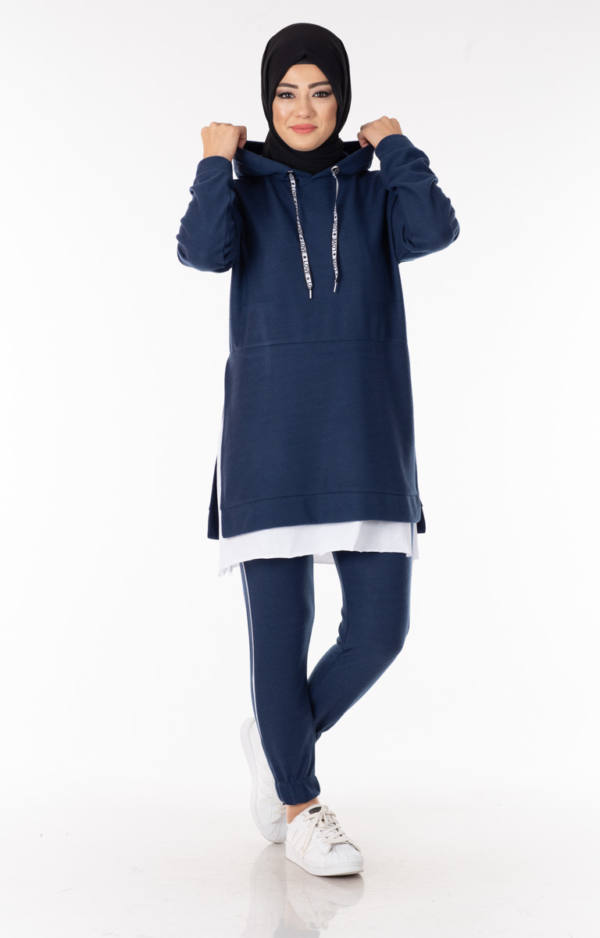 ملابس رياضية نسائية زرقاء داكنة تصميم رائع و جذاب – صناعة تركية