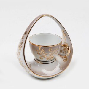 فنجان قهوة تركية صناعة يدوية بتصميم فاخر على شكل سلة - بورسلين بني مزخرف