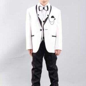 بدلة مناسبات بيضاء سوداء للأولاد .. موديل وتصميم راقي وحديث