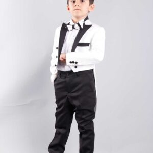 بدلة مناسبات بيضاء وسوداء للأولاد .. موديل وتصميم راقي وحديث