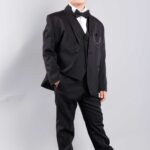 بدلة مناسبات سوداء للأولاد .. موديل وتصميم راقي وحديث