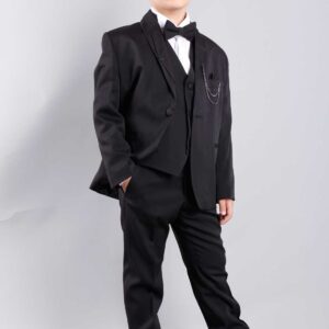بدلة مناسبات سوداء للأولاد .. موديل وتصميم راقي وحديث