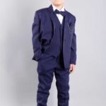 بدلة مناسبات كحلي داكن للأولاد .. موديل وتصميم راقي وحديث