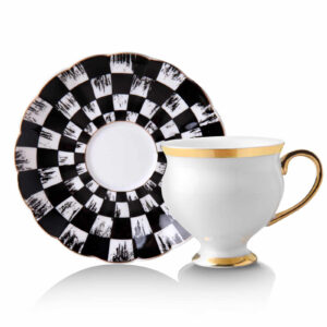 طقم فناجين قهوة أبيض مع أطباق مزخرفة تصميم حديث ورائع – صناعة تركية