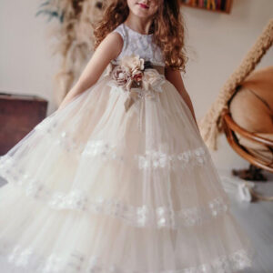 فستان مناسبات بناتي بيج فاتح مطرز بتصميم جميل و جذاب – صناعة تركية