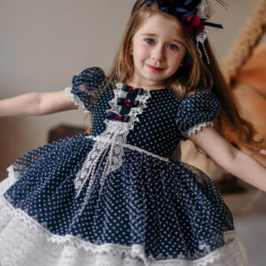 فستان مناسبات بناتي كحلي و أبيض مطرز بتصميم جميل و جذاب – صناعة تركية