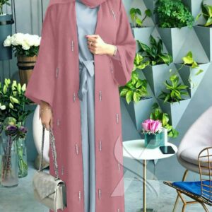 طقم عبائة نسائية قطعتين بتصميم حديث وراقي / صناعة تركية - بيع بالجملة