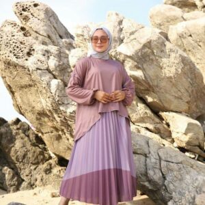 طقم نسائي قطعتين بتصميم رائع وجذاب / صناعة تركية - بيع بالجملة