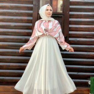 طقم نسائي قطعتين مزخرف بتصميم حديث وراقي / صناعة تركية – بيع بالجملة