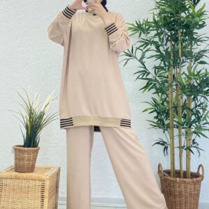 طقم بيجامة نوم نسائية قطعتين بتصميم حديث ورائع / صناعة تركية - بيع بالجملة