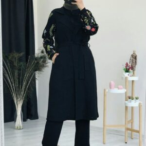 طقم نسائي قطعتين بأكمام مطبوعة تصميم عصري ورائع / صناعة تركية - بيع بالجملة