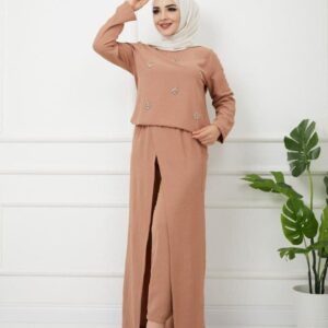 طقم نسائي قطعتين بتصميم حديث ورائع / صناعة تركية - بيع بالجملة