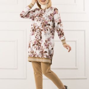 طقم نسائي قطعتين مع طبعات على شكل ورود بتصميم حديث ورائع / صناعة تركية - بيع بالجملة